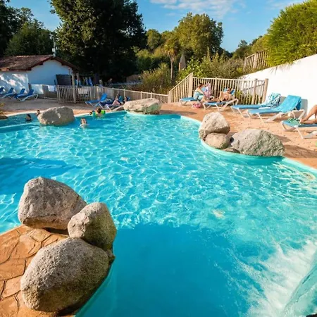 Camping Mobil-home Avec Terrasse à - 2 Chambres, 5 Personnes - Api-1-52-1557 *