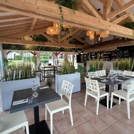 Mobil-home Avec Terrasse A - 2 Chambres, 5 Personnes - Api-1-52-1557 * Espelette